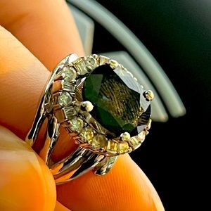 14K white gold, sapphire and diamonds RING